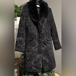 Gorgeous dress coat removable faux fur size small4/6